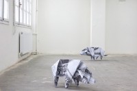https://salonuldeproiecte.ro/files/gimgs/th-48_24_ Daniel Knorr - 2-Dollar Pig, 2012 - print pe hârtie, origami .jpg